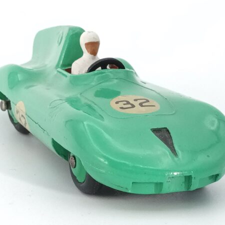 vue de 3/4 avantConnaught B F1 Streamliner 1955 joliement reproduite par Dinky Toys GB sous la référence 236 entre 1956 et 1960