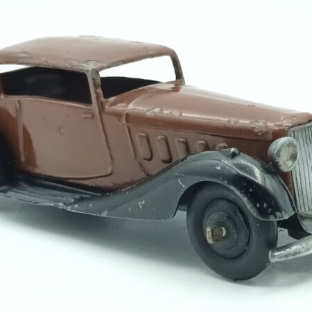 Humber Vogue saloon Pillarless1934 dinky Toys référence 36c vue de trois quart avant