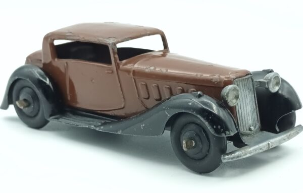 Humber Vogue saloon Pillarless1934 dinky Toys référence 36c vue de trois quart avant