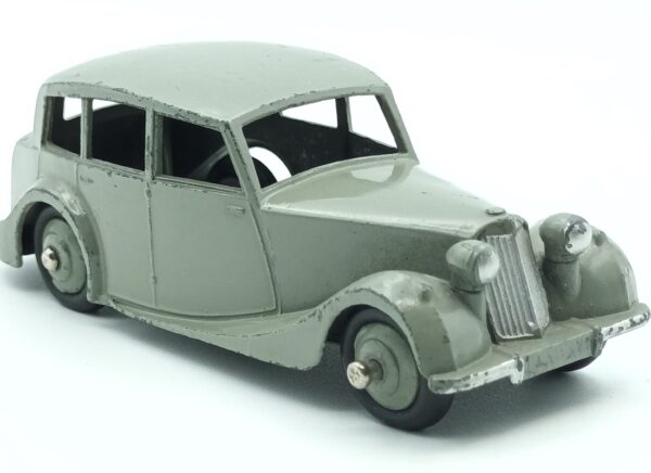 vue de 3/4 avant de la Triumph 1800 de 1946 DinkyToys