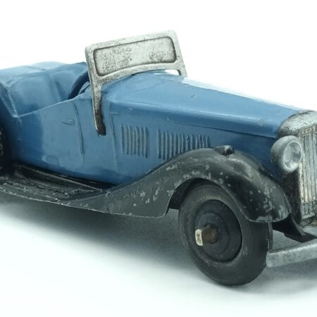 Vue de 3/4 avant de la British Salmson S4 C 2 places de 1934 Dinky Toys GB de couleur bleu e en état d'usage