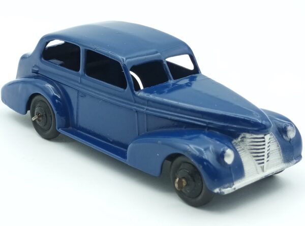 Vue de 3/4 avant de l'Oldsmobile F38 référence 39B produite par Dinky Toys