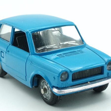 Une vue d'une l'Autobianchi A112 bleu vif produite par Mébetoys référence A48