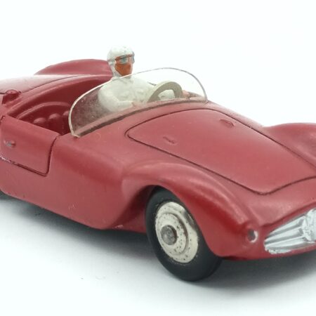 Vue de 3/4 avant de la Maserati A6GCS Dinky Toys France rouge foncé référence 22A