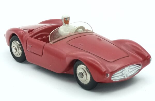 Vue de 3/4 avant de la Maserati A6GCS Dinky Toys France rouge foncé référence 22A