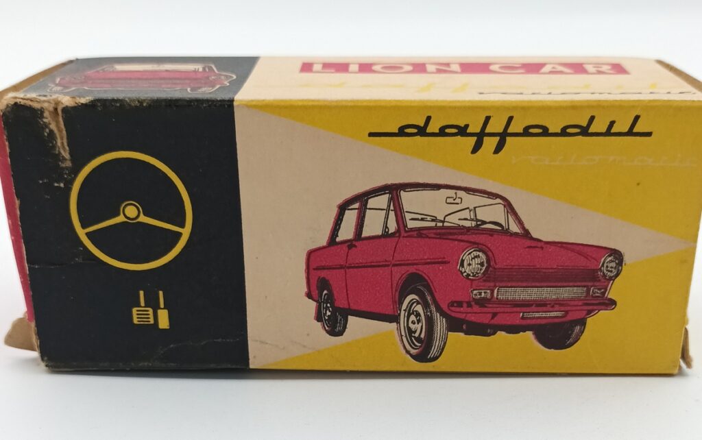 Boite de la DAF 32 LION CAR avec face montrant la voiture 