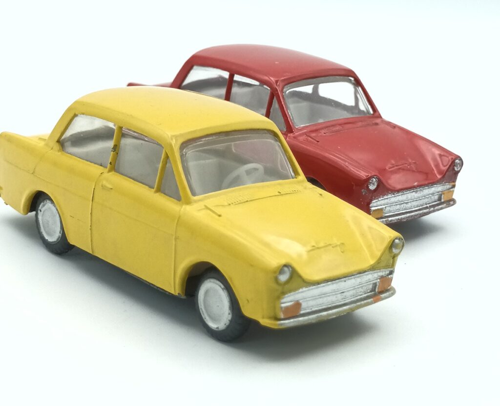vues de 3/4 avant de 2 Daffodil 750 de type 31 