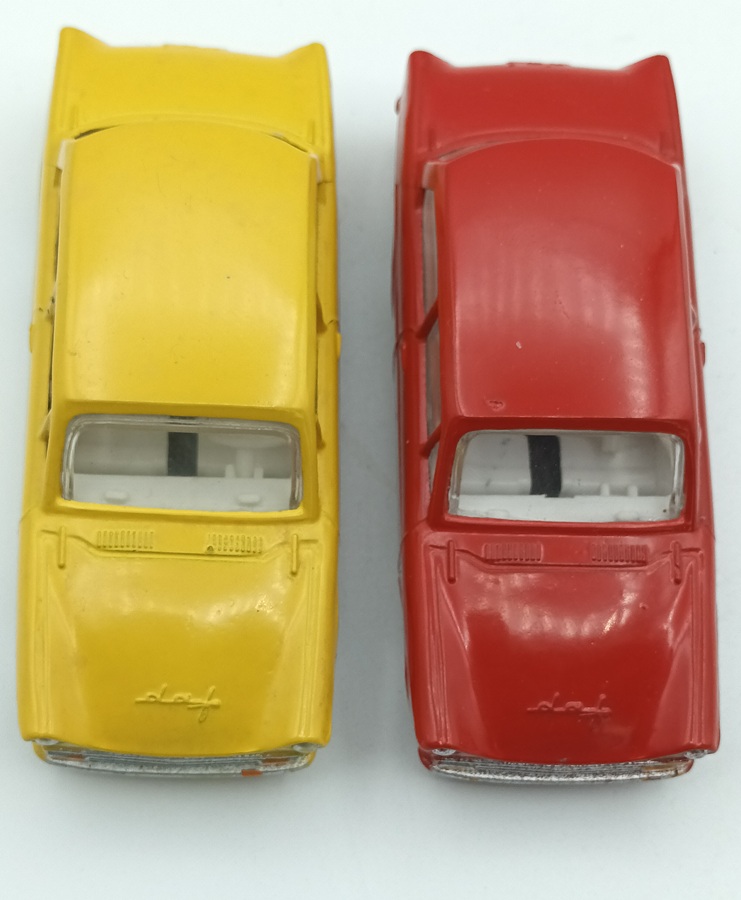 Vue de dessus de 2 Daffodil 750 LION CAR dans leurs deuxième version