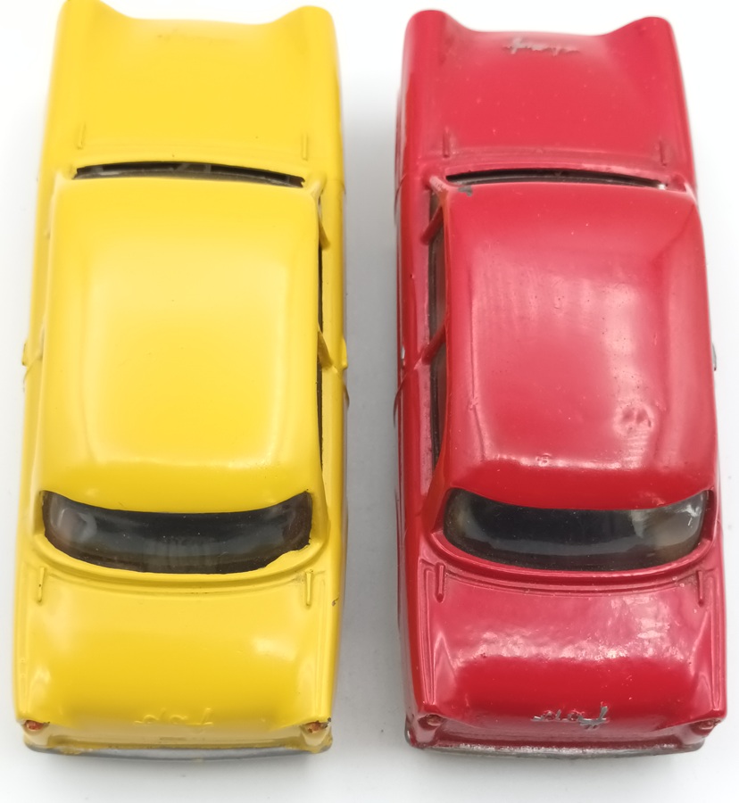 vue de dessus de 2 DAF 600 LION CAR une jaune et une rouge