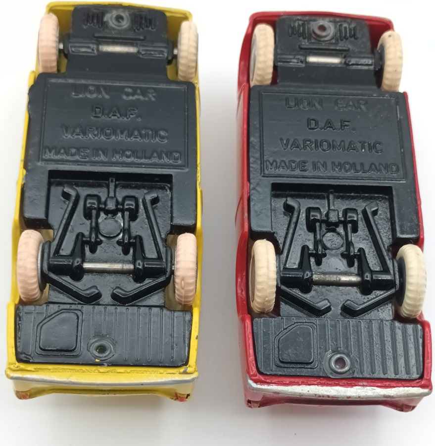 Vue du châssis de 2 DAF 600 LION CAR avec la transmission Variomatic figurée