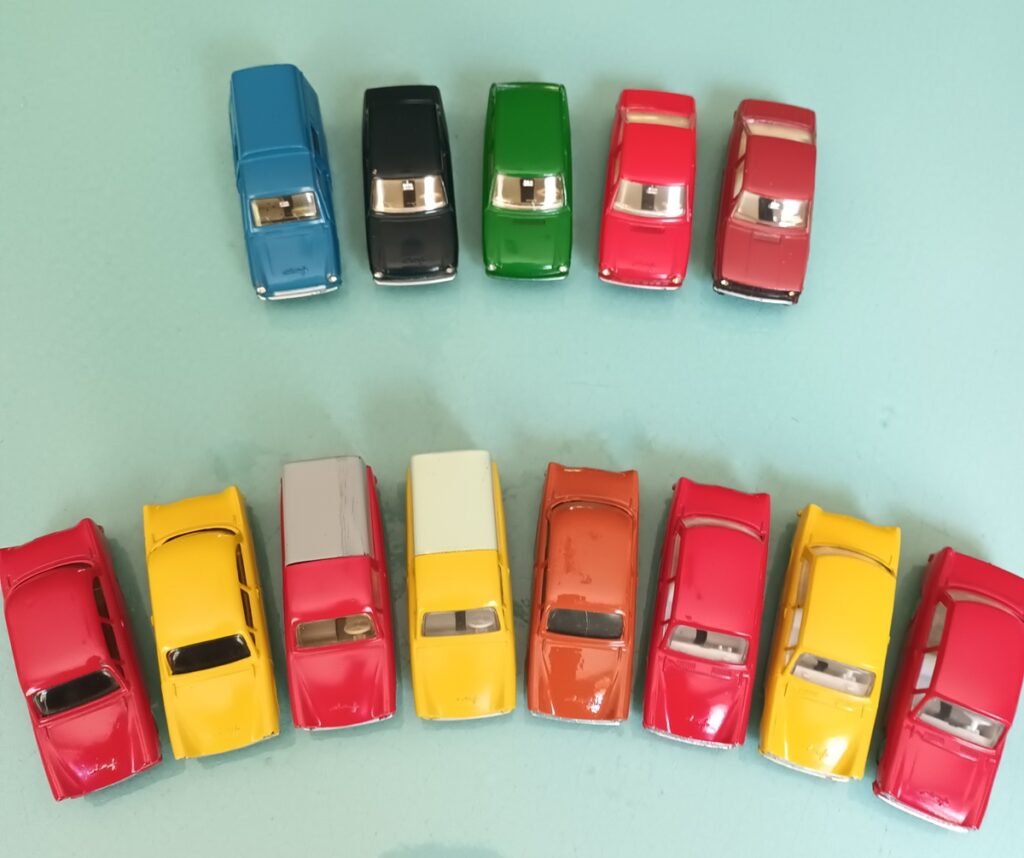 Ma collection de 13 DAF miniatures LION CAR  vue de dessus