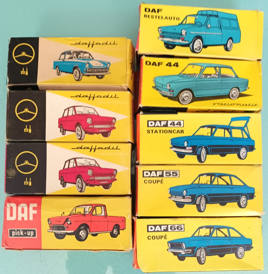 9 boites de DAF LION CAR