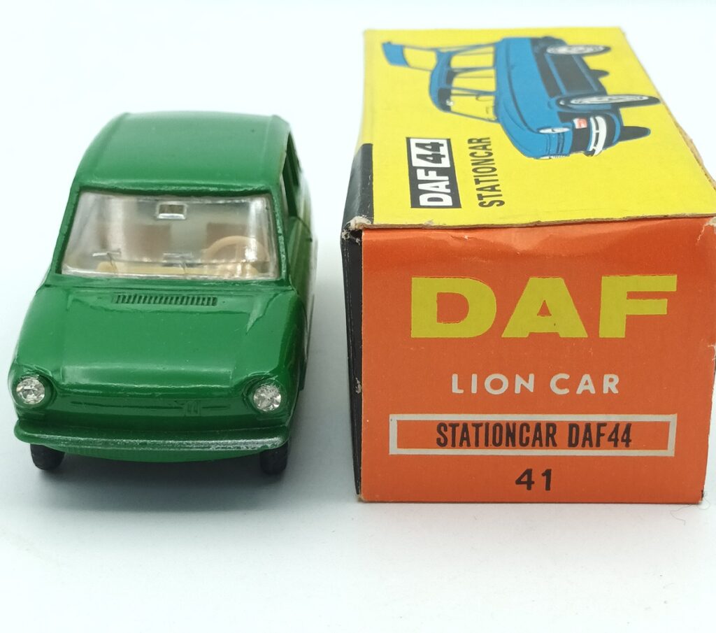 Daf 44 break LION CAR verte et sa boite