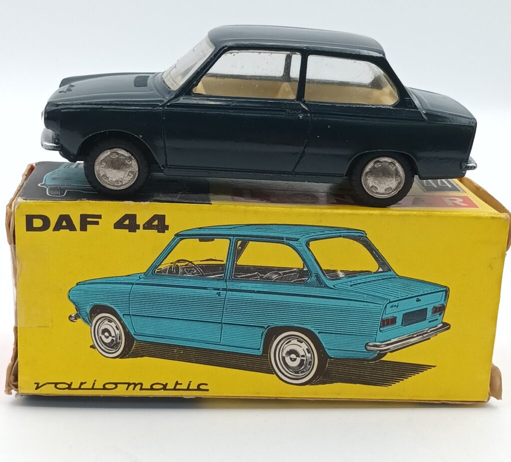 DAF 44 LION CAR et sa boite
