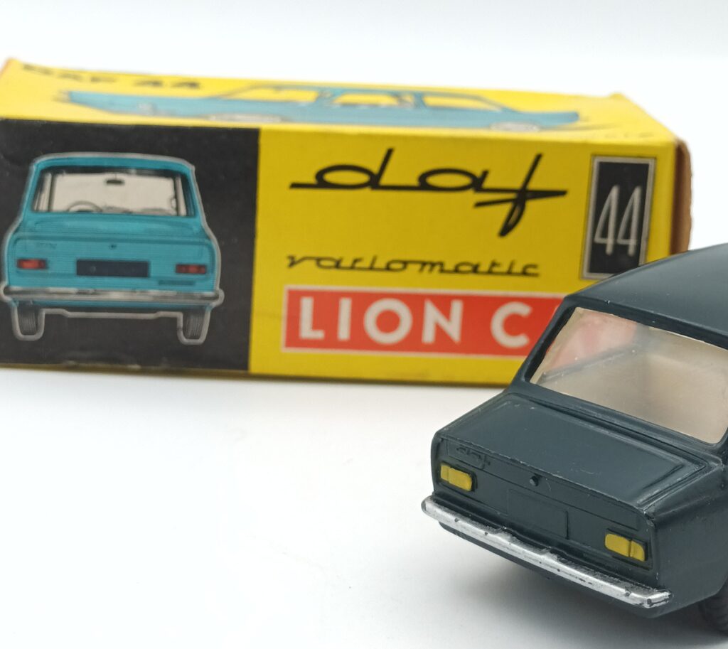 DAF 44 LION CAR et sa boite