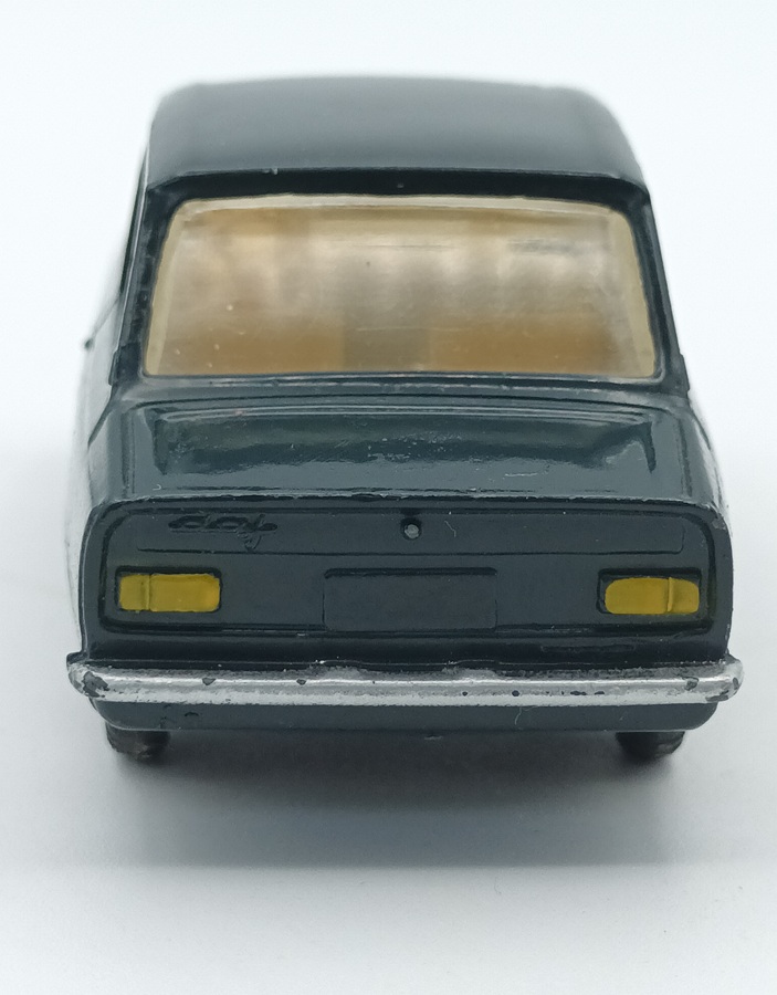 Vue arrière de la DAF 44 LION CAR