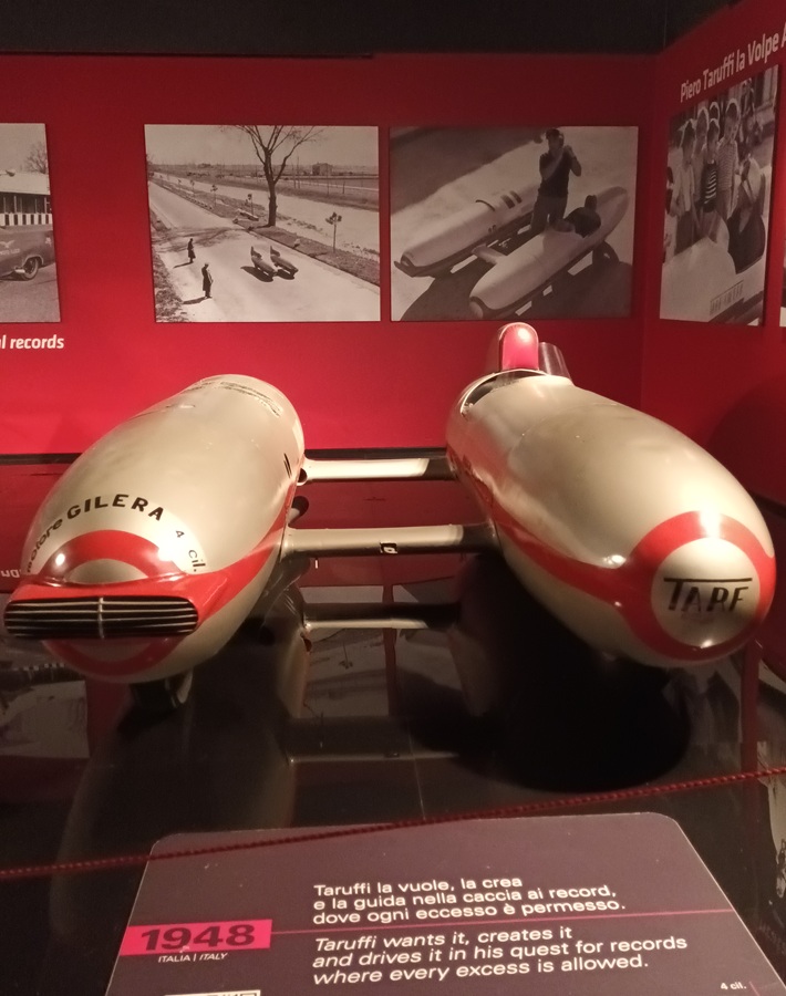 Photo de face la Tarf Gilera prise lors de ma visite Au musée nationale de l'automobile de Turin en 2024