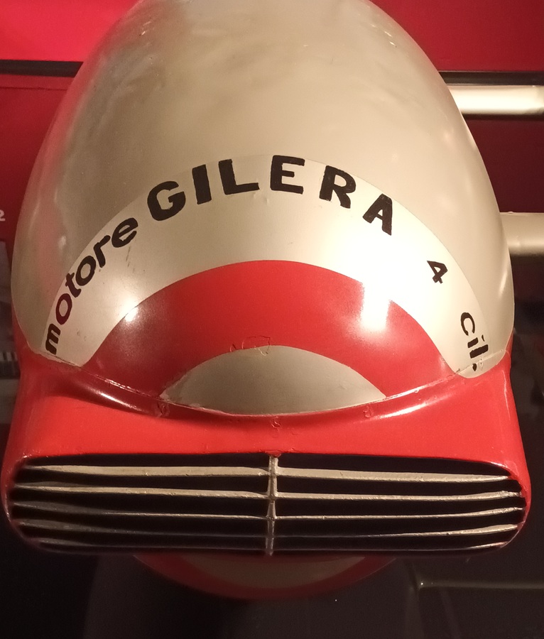Face avant de la coque profilée droite de la Tarf Gilera, photo prise au MAUTO de Turin lors de ma visite
