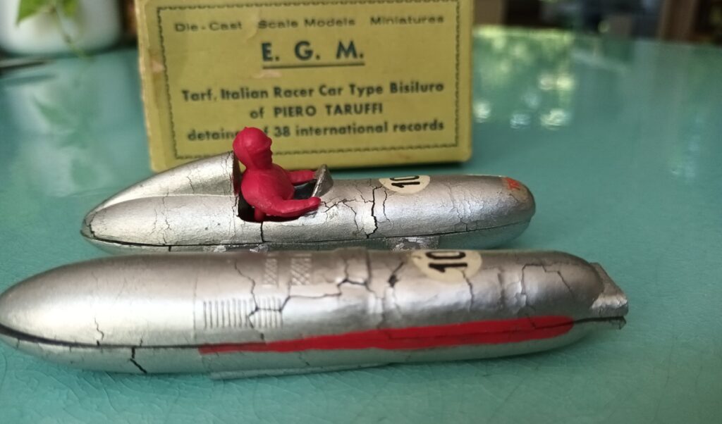 Tarf E.G.M. avec sa boite