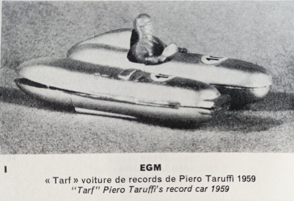 Vue de 3/4 avant droit de la Tarf E.G.M. du catalogue mondialdes modèles réduits automobiles de 1967