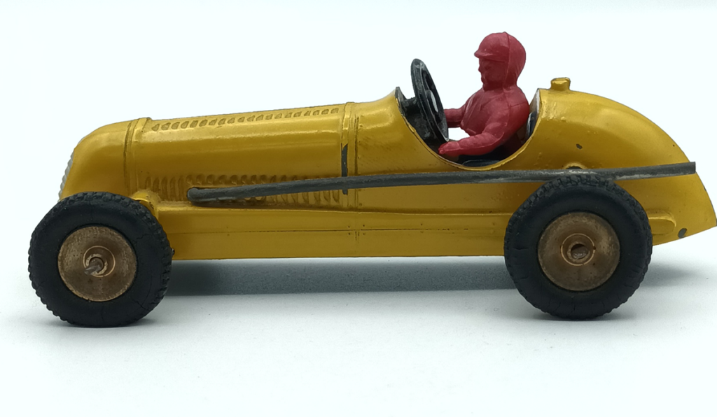 Maserati 6CM 1939 Scamold vue de profil