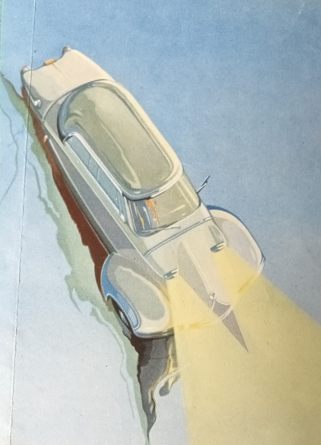 Détail de page du catalogue Messerschmitt KR 200 montrant vue de dessus une KR 200 roulant dans la nuit phares allumés