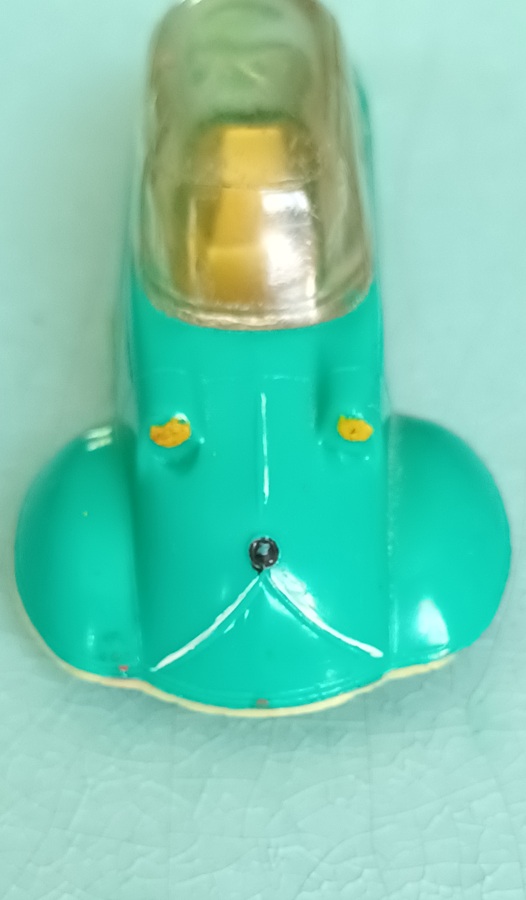 Vue avant de dessus d'une Messerschmitt KR JUNO Plast verte