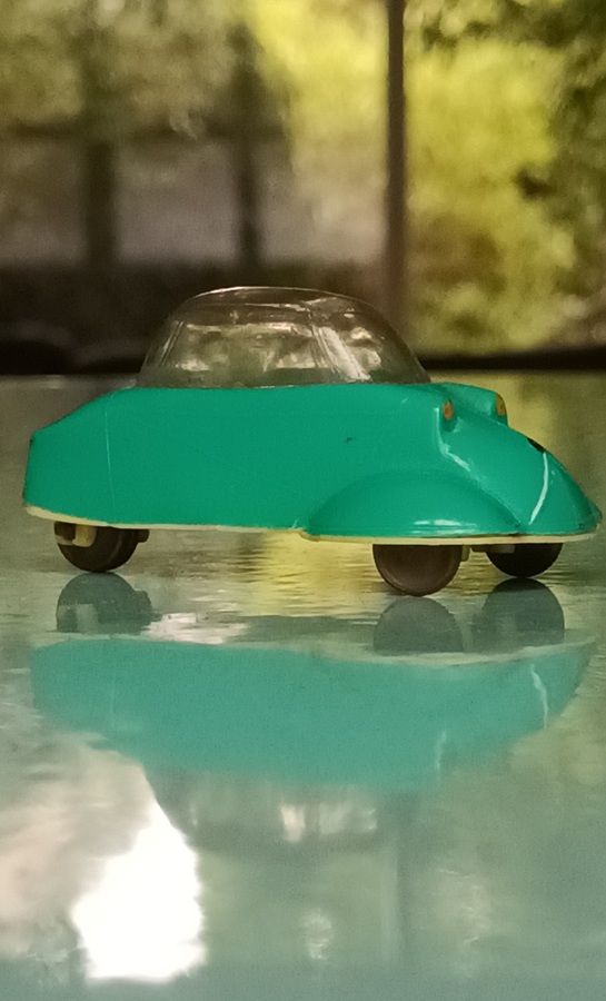 Messerschmitt KR JUNO Plast vert menthe en gros plan de profil