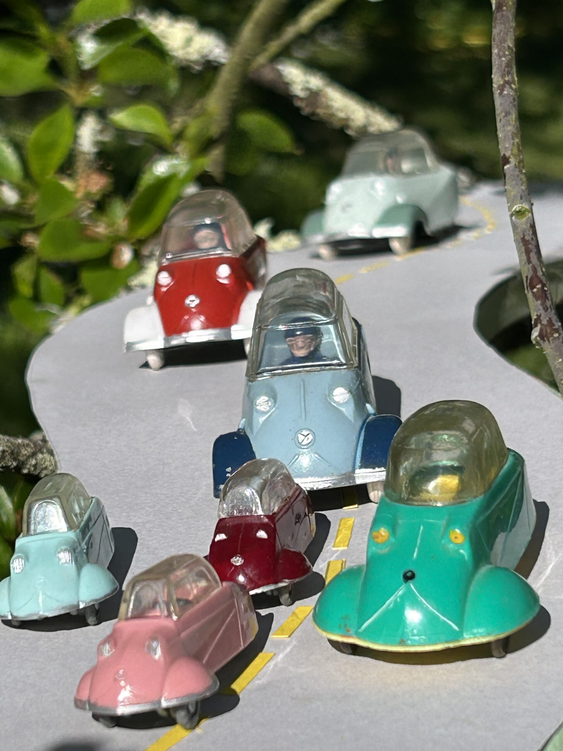 Sept Messerschmitt KR en descente, trois Siku, une JUNO Plast et trois Quiralu