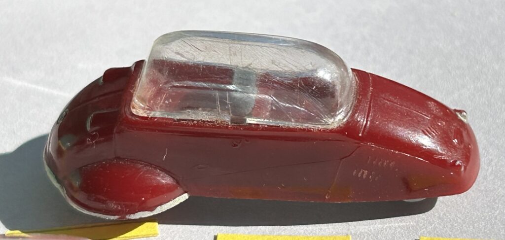 Vue plongeante de profil sur une Messerschmitt KR 175 Siku de premier type